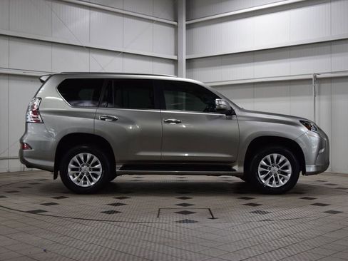 Used 2022 Lexus GX 460 Premium w/ Premium Package AWD/4WD image 9