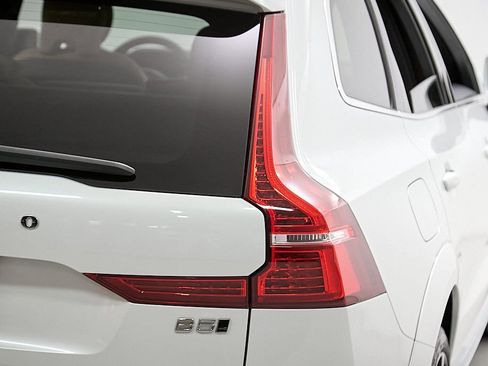 Certified 2023 Volvo XC60 B5 Ultimate w/ Climate Package image 9