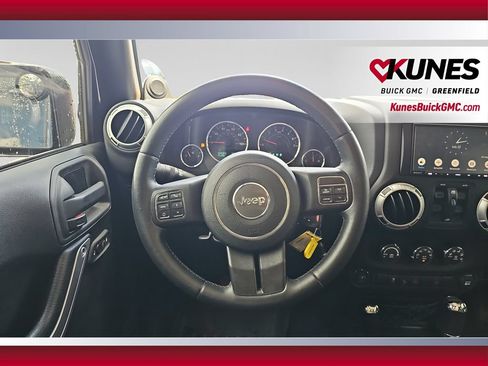Used 2013 Jeep Wrangler Unlimited Rubicon w/ Connectivity Group AWD/4WD image 13