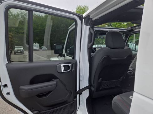 New 2026 Jeep Wrangler Unlimited Rubicon AWD/4WD image 23