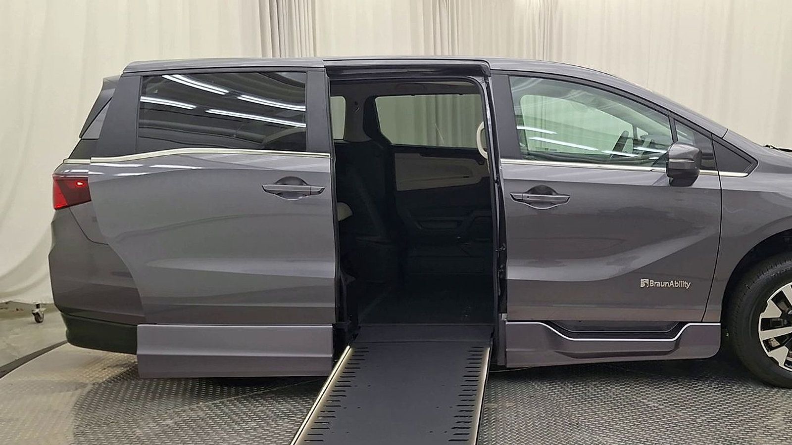 Used 2026 Honda Odyssey EX-L image 6