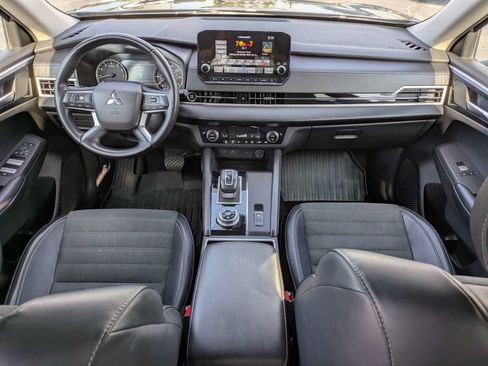 Used 2024 Mitsubishi Outlander SE AWD/4WD image 16