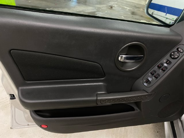 Used 2004 Pontiac Grand Prix GT2 w/ Leather Trim Pkg FWD image 24
