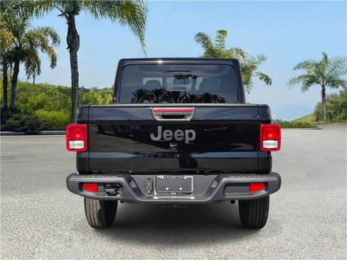 New 2026 Jeep Gladiator Sport image 5