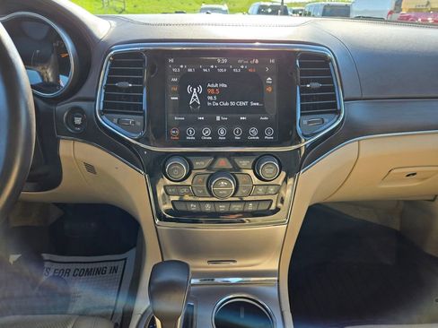 Used 2019 Jeep Grand Cherokee Overland AWD/4WD image 22