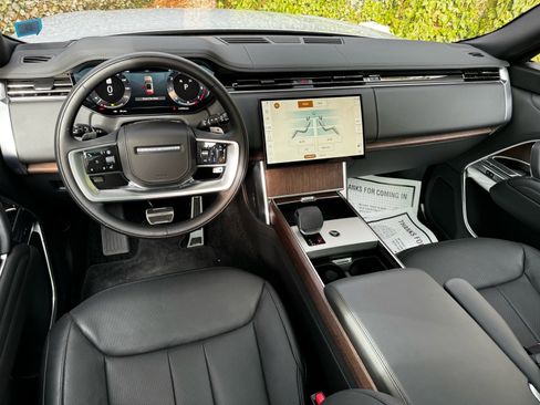 Used 2025 Land Rover Range Rover SE image 19
