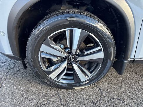 Used 2023 Nissan Rogue SL w/ SL Premium Package image 12