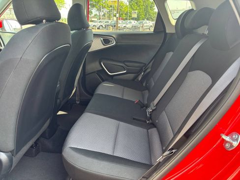 Used 2025 Kia Soul LX w/ LX Technology Package FWD image 20