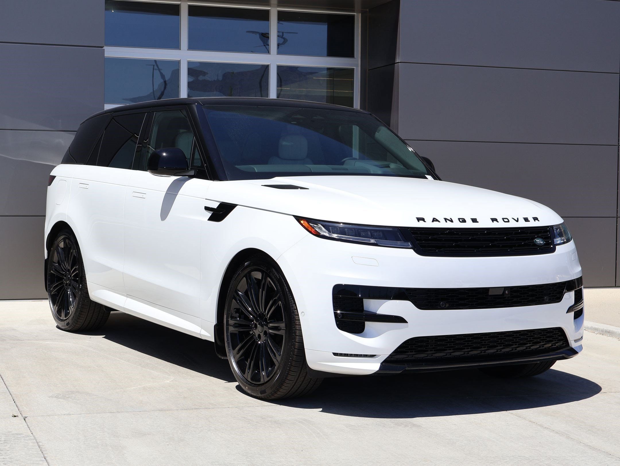 New 2026 Land Rover Range Rover Sport Dynamic SE AWD/4WD image 3