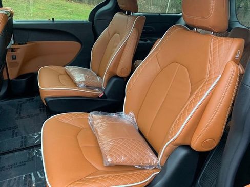 New 2026 Chrysler Pacifica Pinnacle image 13