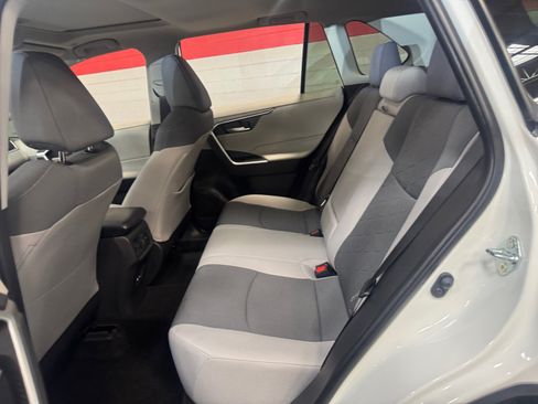 Certified 2025 Toyota RAV4 XLE w/ Convenience Package FWD image 16