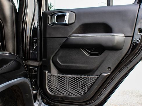 Used 2023 Jeep Wrangler Unlimited Sahara image 11