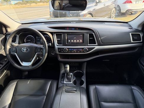 Used 2019 Toyota Highlander XLE AWD/4WD image 23