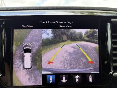 Used 2018 Chrysler Pacifica Limited w/ Advanced Safetytec Group FWD image 22