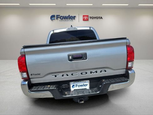 Used 2022 Toyota Tacoma SR5 RWD image 6