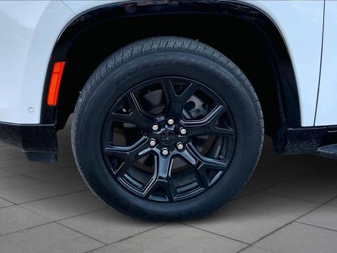 Used 2023 Jeep Wagoneer Series II image 9