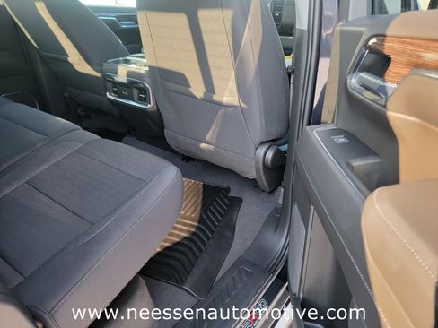 Used 2022 GMC Sierra 1500 Elevation w/ Preferred Package image 11