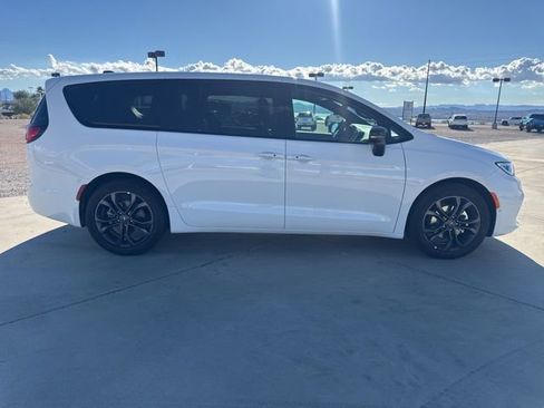 New 2026 Chrysler Pacifica Select FWD image 6