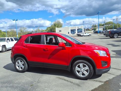 Used 2016 Chevrolet Trax LT w/ LT Convenience Package image 2