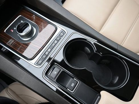Used 2017 Jaguar F-PACE Prestige image 29