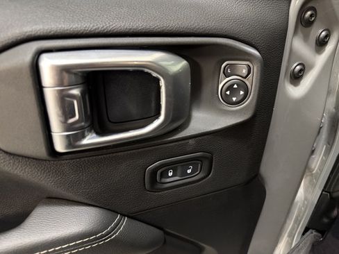 Used 2023 Jeep Wrangler Unlimited Sahara AWD/4WD image 18