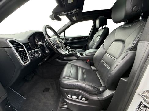 Used 2019 Porsche Cayenne Base image 9