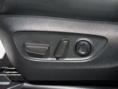 Used 2025 Toyota Sienna Limited image 34