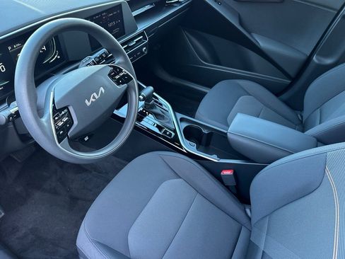 Used 2024 Kia Niro LX image 10