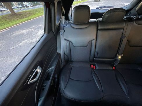 Used 2025 Jeep Compass Trailhawk image 33