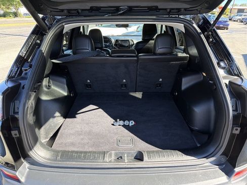 Used 2019 Jeep Cherokee Limited w/ Technology Group AWD/4WD image 7