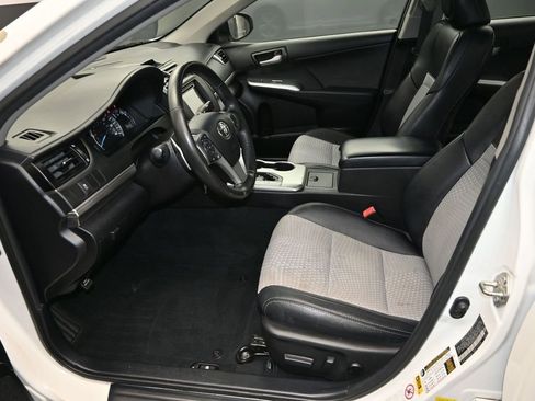 Used 2014 Toyota Camry SE FWD image 17