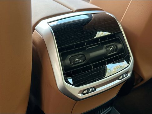 Certified 2024 BMW 740i w/ Premium Package 2 image 29