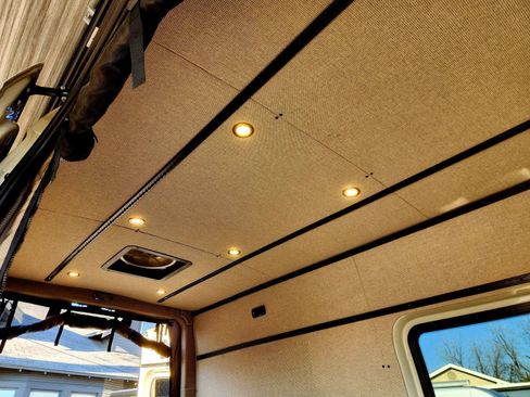 Used 2019 Mercedes-Benz Sprinter 2500 w/ Premium Plus Package image 9