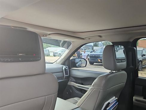 Used 2020 Ford Expedition Max XLT w/ Equipment Group 202A image 5