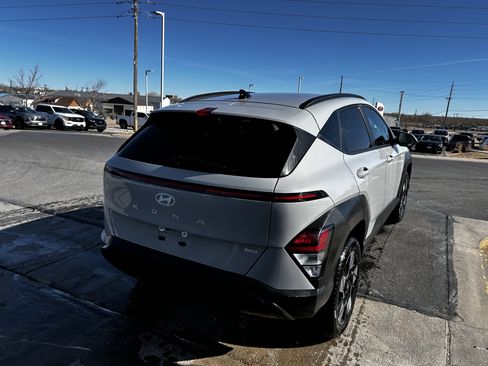 Used 2025 Hyundai Kona SEL image 5