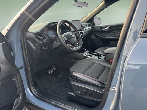 Used 2024 Ford Escape ST-Line w/ Tech Pack #1 AWD/4WD image 12