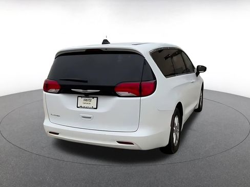 Used 2023 Chrysler Voyager LX image 14