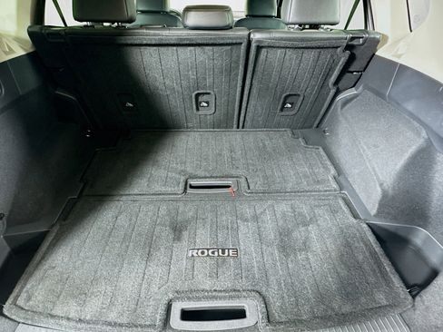 Used 2023 Nissan Rogue SL w/ SL Premium Package image 29