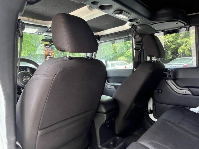 Used 2017 Jeep Wrangler Unlimited Sport w/ Mopar Black Appearance Group AWD/4WD image 12
