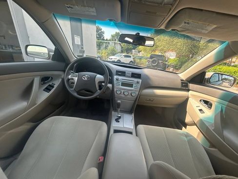 Used 2009 Toyota Camry LE FWD image 19