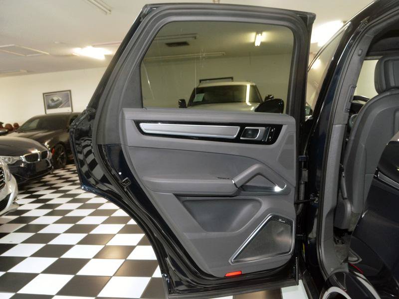 Used 2019 Porsche Cayenne Turbo AWD/4WD image 30