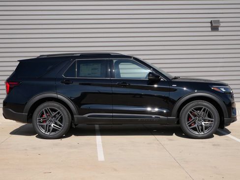 New 2026 Ford Explorer ST-Line w/ ST-Line Street Pack AWD/4WD image 2