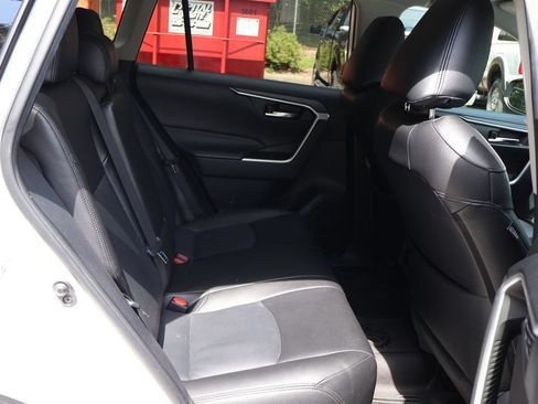 Used 2022 Toyota RAV4 XLE AWD/4WD image 21