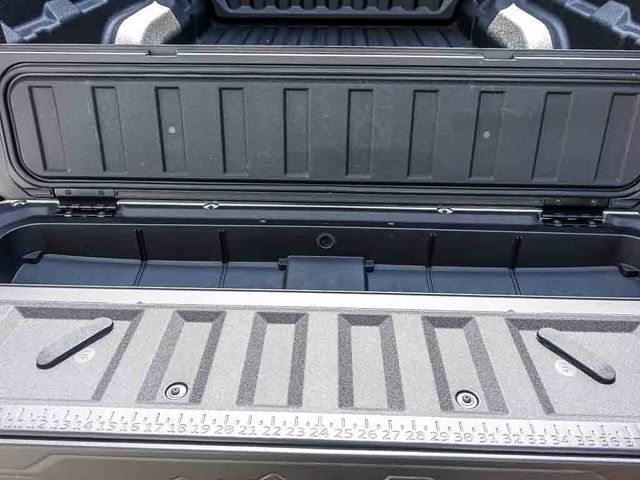 New 2026 Chevrolet Colorado ZR2 w/ Technology Package AWD/4WD image 9
