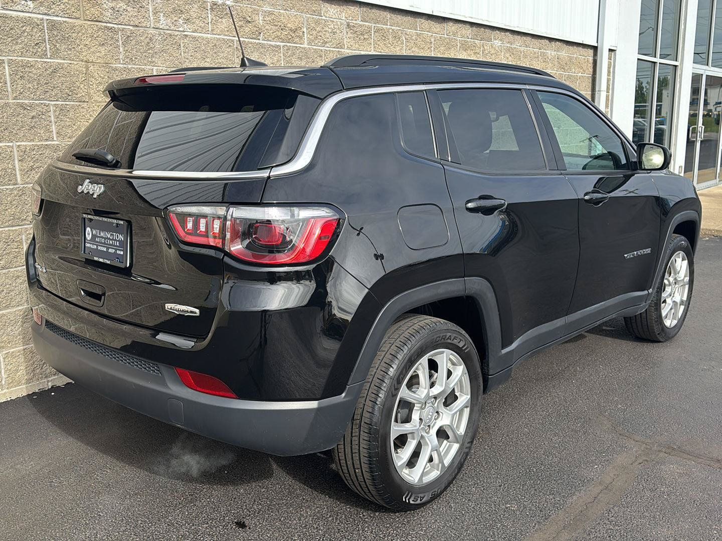 Used 2023 Jeep Compass Latitude w/ Sun and Sound Group AWD/4WD image 3