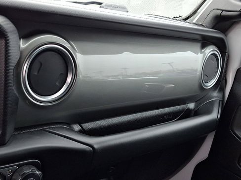 Used 2020 Jeep Wrangler Unlimited Sahara w/ Uconnect 4C Nav & Sound Group image 31