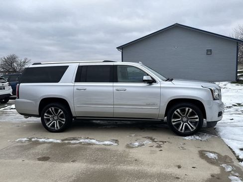 Used 2020 GMC Yukon XL Denali w/ Denali Ultimate Package image 7