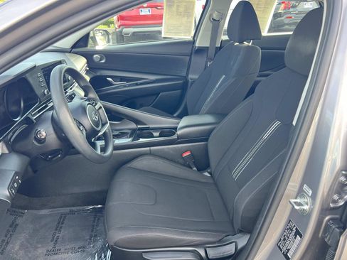 Used 2021 Hyundai Elantra Blue image 18