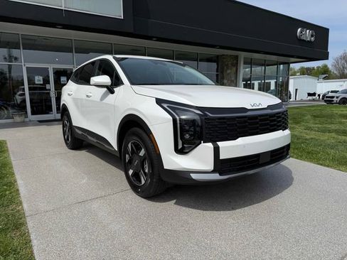 New 2026 Kia Sportage LX image 1