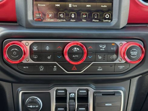 Used 2023 Jeep Gladiator Rubicon w/ Cold Weather Group AWD/4WD image 11